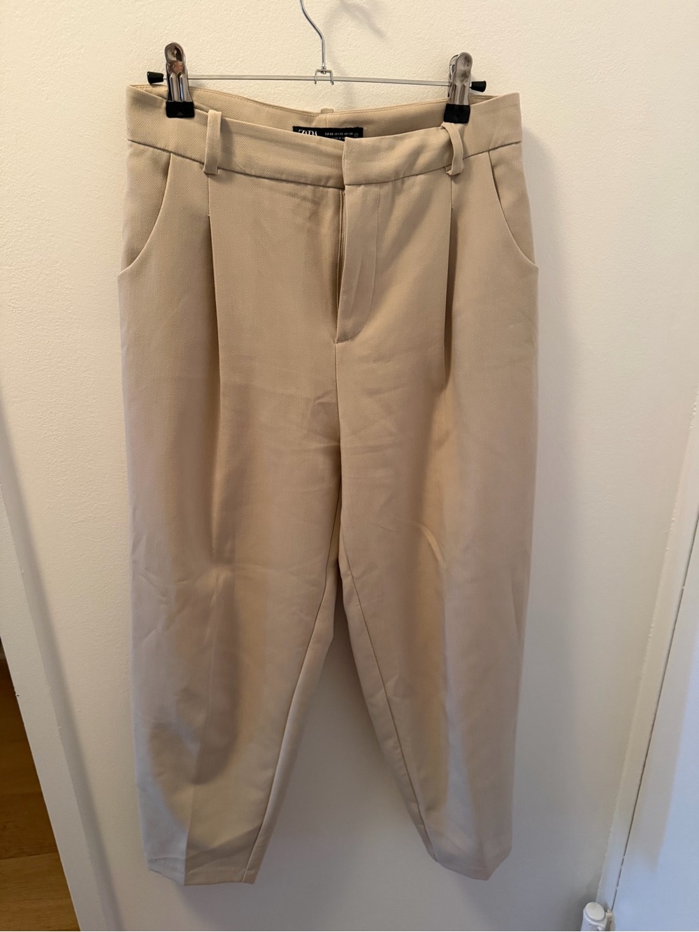 ZARA 
SIZE XS Trousers 
Excellent condition
